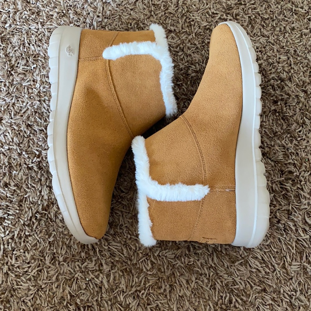 Skechers On The Go Joy Bundle Up Boot Tan 9.5